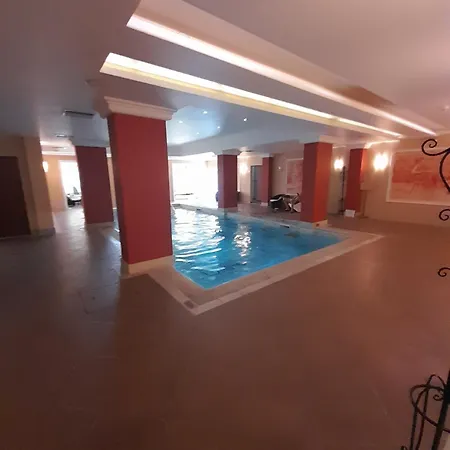 Beautiful 2 With Poolview Outside From Aheloy Apartment *