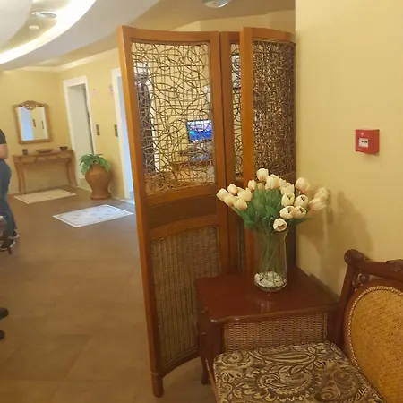 Beautiful 2 With Poolview Outside From Aheloy Apartment
